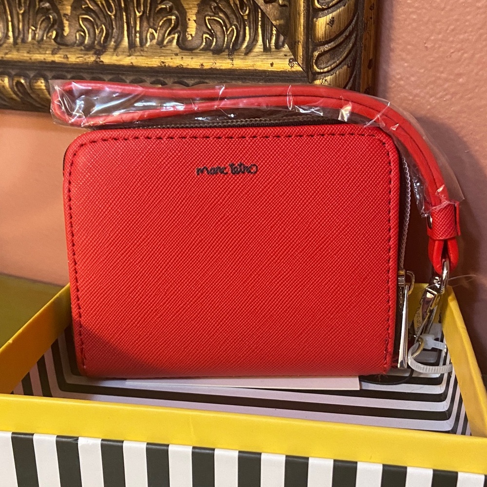 Marc Tetro NWT Red Westie Dog Print Wallet Small Zip Around Wallet 4.5x3.5 w/box - Picture 2 of 6